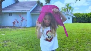 Настя и Ева заботятся об учителе