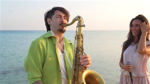 Великолепный саксофон и красивый голос.