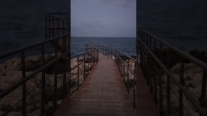 Церковь святых Космы и Дамиана на Кипре, пещера отшельников и каменный мост исцелений