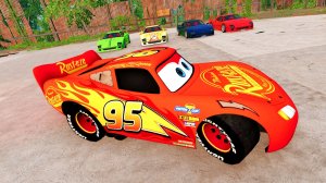 МУЛЬТИКИ ПРО МАШИНКИ. Маквин запускает гоночные машинки в полет над маяком.