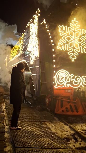 Новогодний паровоз Деда мороза! смотреть онлайн