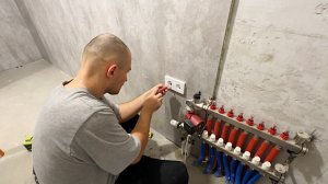 Началась чистовая отделка стен. Сделали ремонт в гардеробной. Строим дом своими руками.