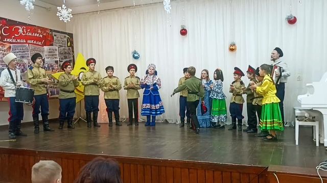 ПЕЛАГЕЯ🌺и КАЗАЧАТА песня,, КАК НА ГОРЕ КАЗАКИ ГУЛЯЛИ,,🪗🐎