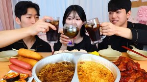 🔥🍲 Мукбанг и Mukbang : ДРУЖЕСКОЕ ЗАСТОЛЬЕ! 🍜 Острая лапша, курица, корн-доги | ASMR