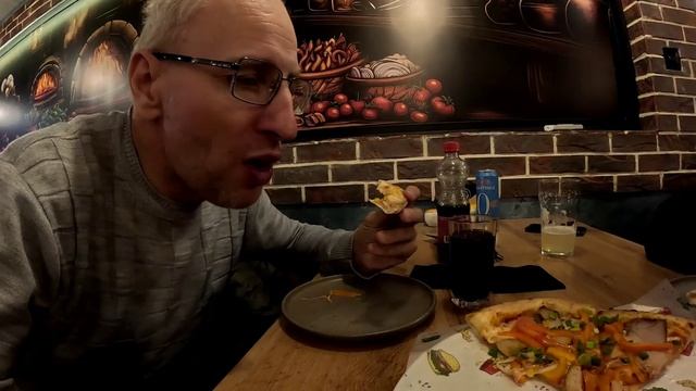 АНАПА. 7.12.2025. МЫ ОПЯТЬ ВЫИГРАЛИ ПИЦЦУ В ТРИ ПЕЧИ. ИДЁМ КУШАТЬ.