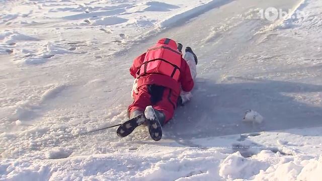 Спасатели Челябинска отработали эвакуацию человека с тонкого льда смотреть онлайн