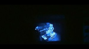 Эбби ведёт код, чтобы освободить аниматроников, фильм 5 ночей с Фредди 2