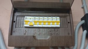 Электрощиток с автоматическими выключателями для гаража