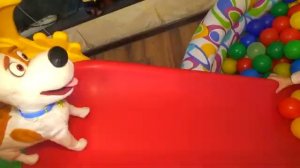 Распаковка игрушек и как Макс сгрыз волшебную палочку - Видео для детей