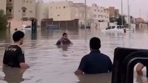 Воды по пояс: кадры потопов в Саудовской Аравии