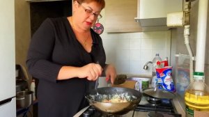 Приготовить, поесть и бежать к доченьке/Готовлю скрембл и ем за 4 минуты/