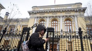 ЦБ РФ обсуждает с банками отключение Visa и Mastercard с продленным сроком