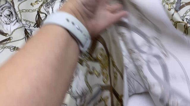 Шёлк бежевого цвета с принтом лошади 46820