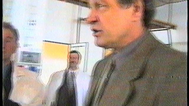 вручение сертификата  Поспелиха 2001г