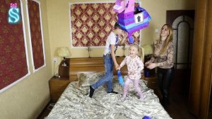 Пиньята ФОРТНАЙТ! Челлендж Тима VS Эмма - кто разобьет пиньяту Fortnite?