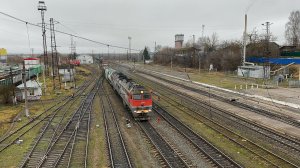 «Приветливый Удав!» Тепловоз 2ТЭ116УД-025 с грузовым поездом на ст.Ковров-I, декабрь 2025 года