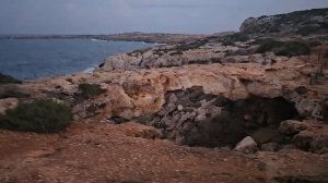 Мост исцелений над пропастью у церкви святых Космы и Дамиана, Кипр