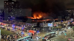 В Петербурге при пожаре на рынке погиб человек