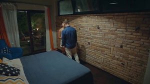 Постучись в мою дверь - В комнате было очень жарко!