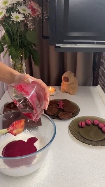 Муссовые пирожные с смородиной