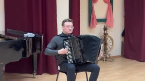 В лесу прифронтовом баян