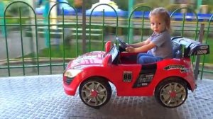 Видео про Макса на детской площадке в парке развлечений в Краснодаре - Max and toys