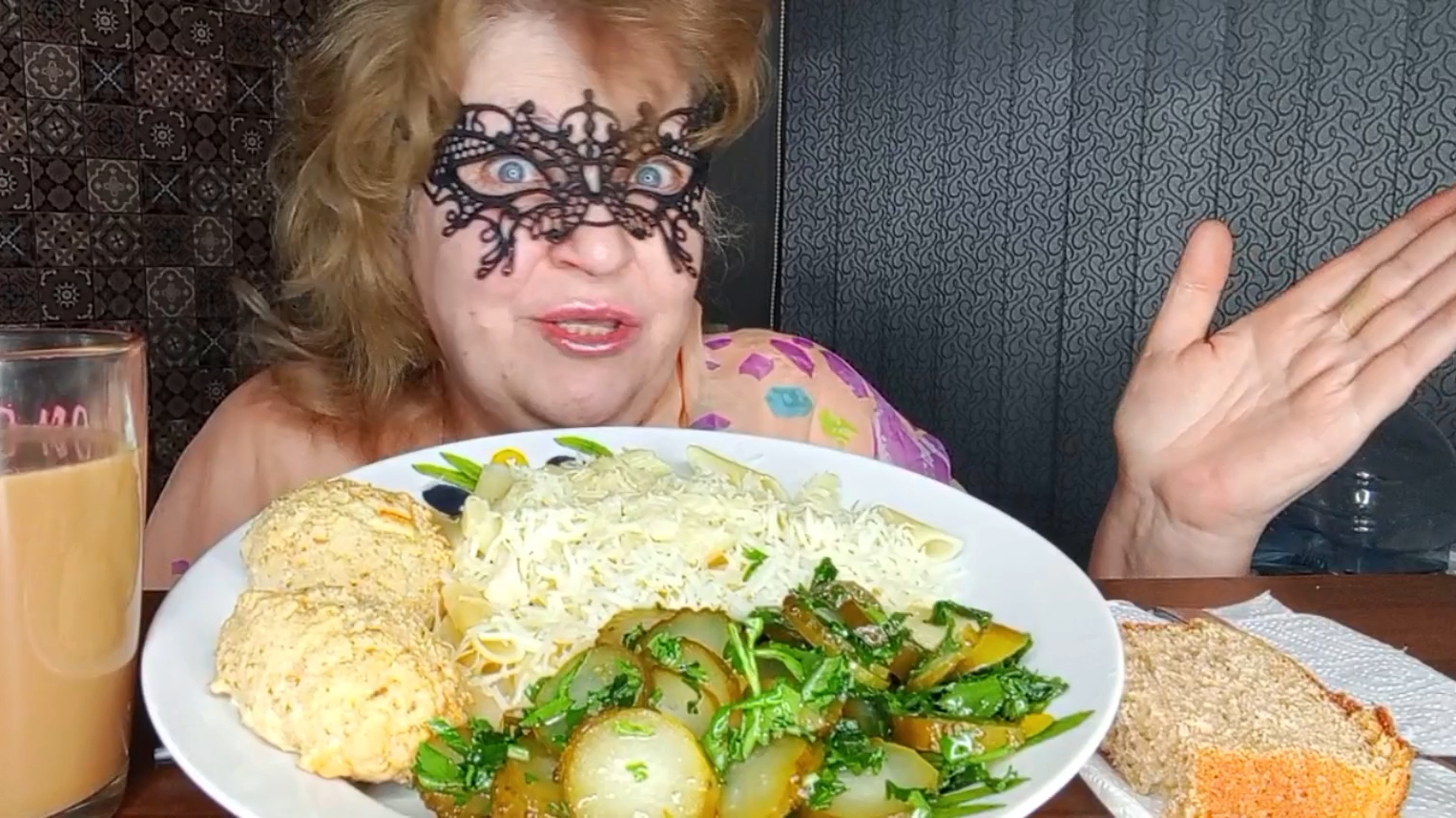 МУКБАНГ"ЛУЧШЕ БЫ Я ЭТОГО НЕ ДЕЛАЛА,НО МАМА ЭТО СВЯТОЕ" ЕДАНАКАМЕРУ/ЕДА/