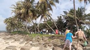 Рыбаки на побережье индий. океана в Хиккадуве 11.12, Шри-Ланка. Мир Универсологии