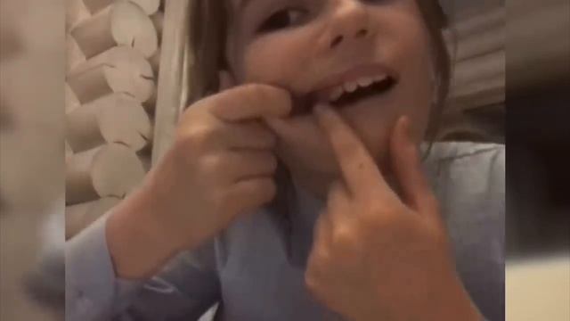 маленькая Полина Денисова хотела заснять блок смотреть онлайн