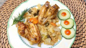 Пикантные куриные крылышки с красной чечевицей и набором полезных овощей. Блюдо из духовки.