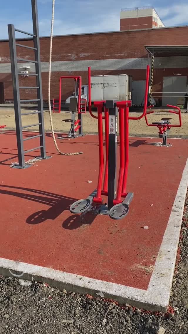 Уличная спортивная площадка изготовлена и смонтирована Компанией Фитнесс технологии в Омске