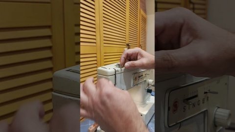 Видео инструкция по работе на швейной машине SINGER 433
