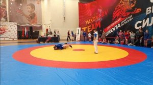 соревнования в Москве,Самбо.Я в красном поесе