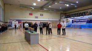 Сертификаты выпускников и награды для юных футболистов