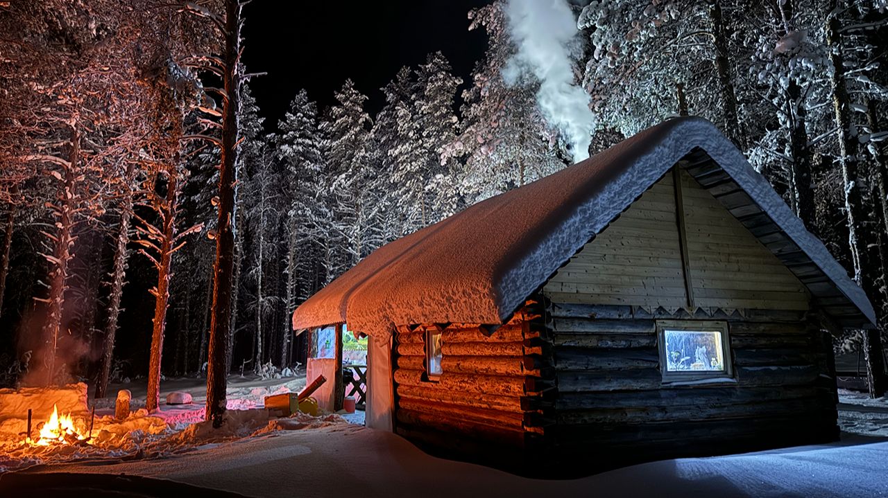 УЕХАЛИ ЖИТЬ В СТАРУЮ ИЗБУШКУ. НА СНЕГОХОДАХ НА МАЛЕНЬКУЮ ТАЁЖНУЮ РЕЧКУ. ЭКСПЕДИЦИЯ НА СЕВЕР. ЧАСТЬ1