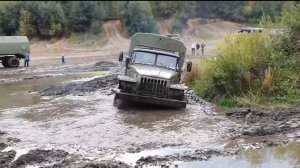 Советская техника УРАЛ, застрял в болоте.