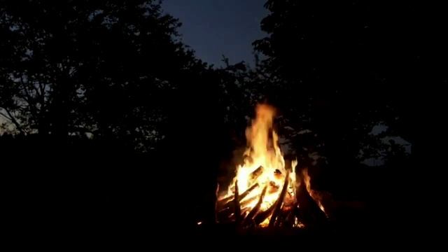 ПОКА ГОРЯТ КОСТРЫ