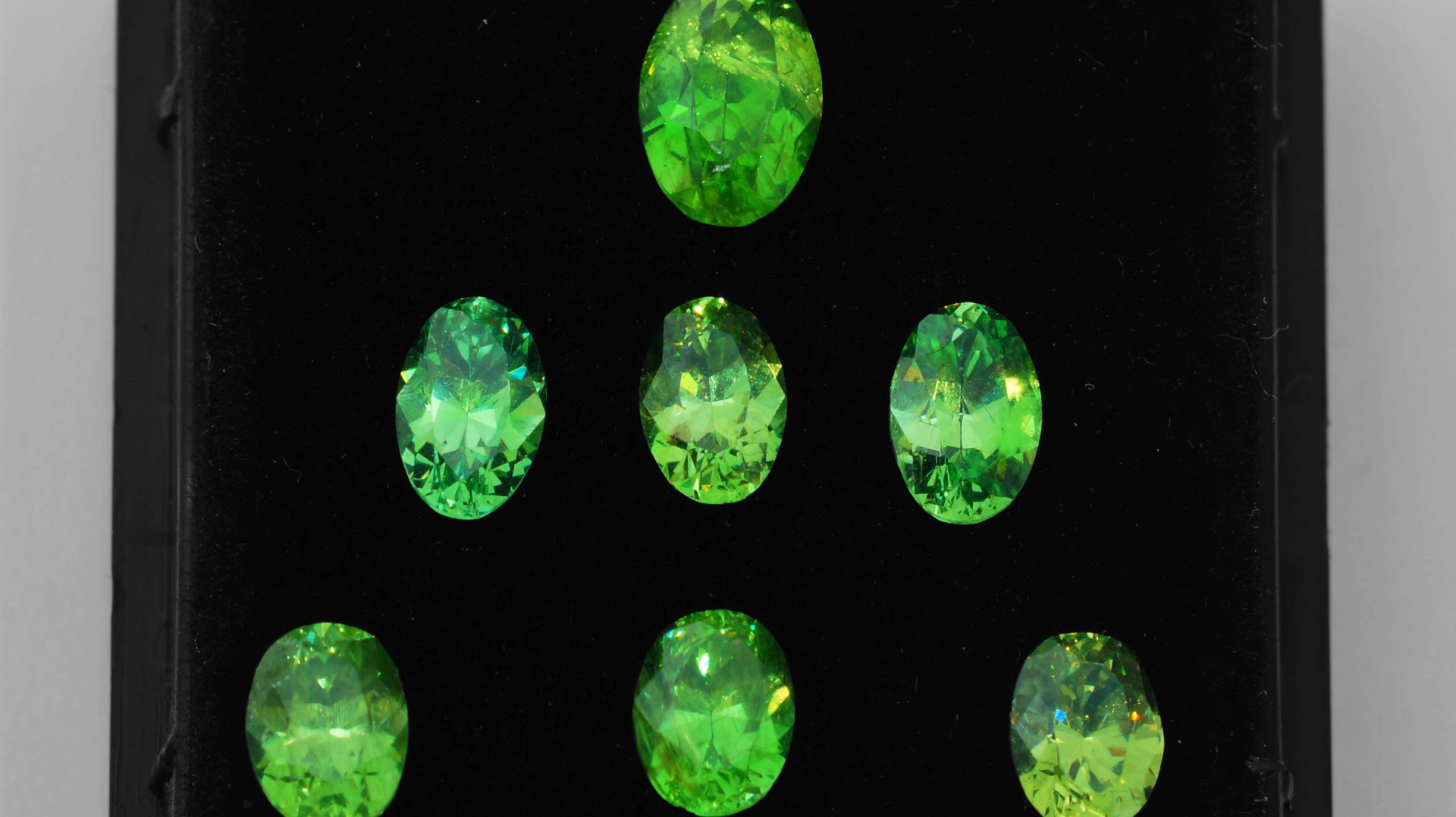 Демантоид Гранат Комплект 2.90 карат