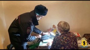 В Ярославской области полицейские вернули 85-летней женщине утерянную сумку с деньгами и документами
