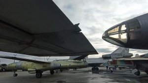 Сверхзвуковые истребители на выставке. Верхняя Пышма