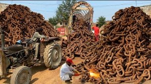 Процесс переработки судовой якорной цепи в оси грузовика. Индия