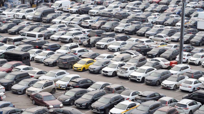 Битва за парковку: жители петербургских новостроек все чаще остаются без стоянок