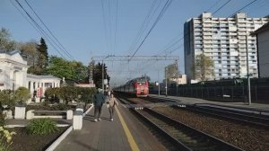 Станция Лазаревская, поезд из Адлера во Владикавказ с электровозом 2ЭС4К-123