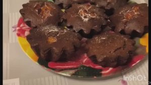 Готовим шоколадные кексы. Получаются вкусные и вид шикарный.