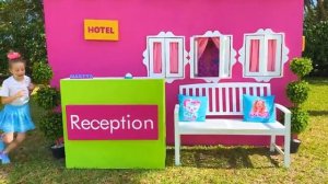 Настя и Папа веселятся в Амстердаме