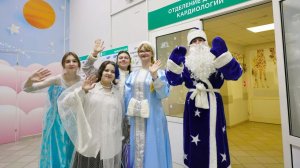 (12+) Праздник для самых маленьких: новогоднюю программу для детей провели волонтёры «Импульса»