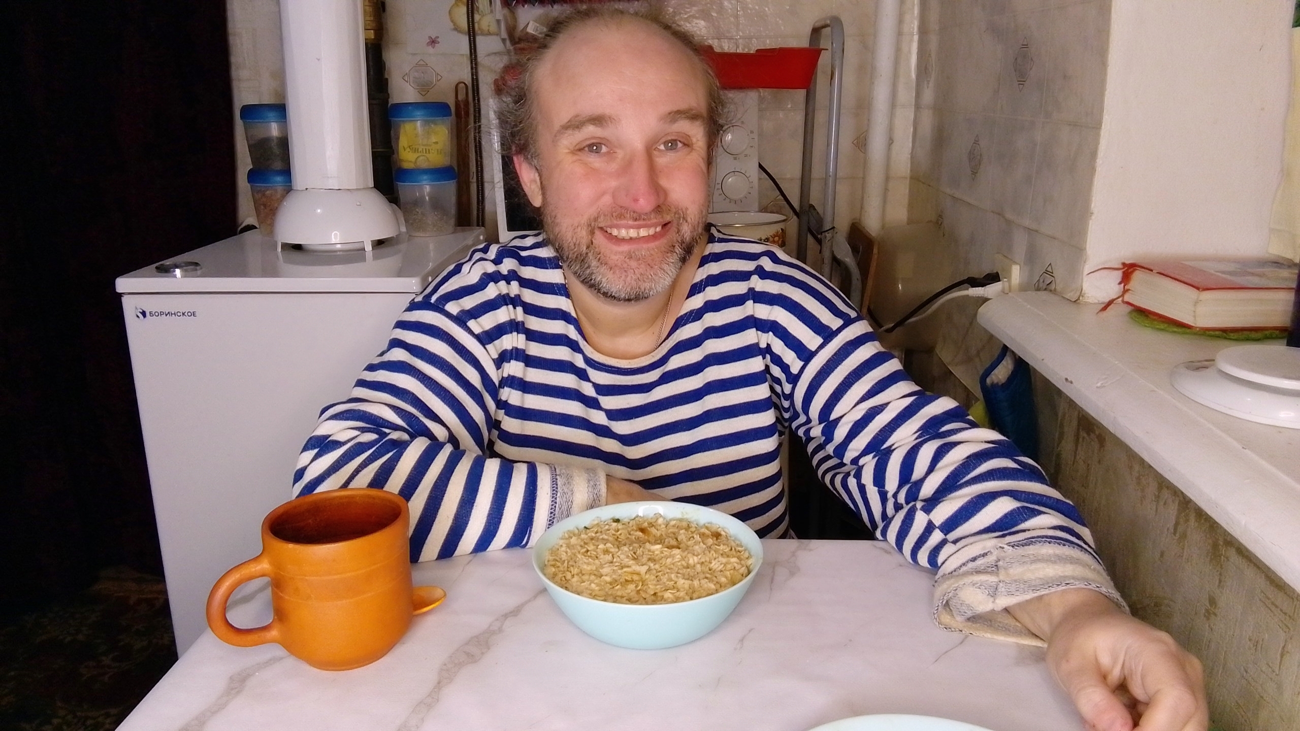 ужин с Рыжулей. у нас непогода. свет моргает. мукбанг. обжор. еда на камеру. диета. шизофрения.