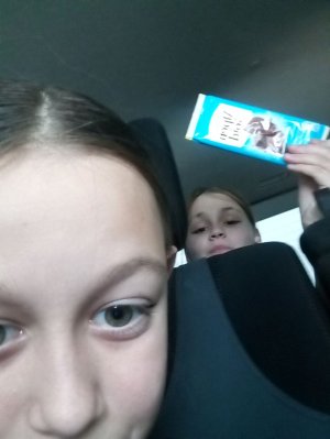 слушаем музыку))