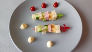 Канапе, чернослив фаршированный, рафаэлло и другие закуски на новогодний стол