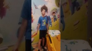 исполняю песню и играю